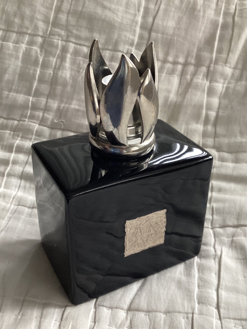 BLACK LACQUERED CERAMIC ‘FEUILLE D’ARGENT’ MODEL LAMPE BERGER CATALYTIC LAMP